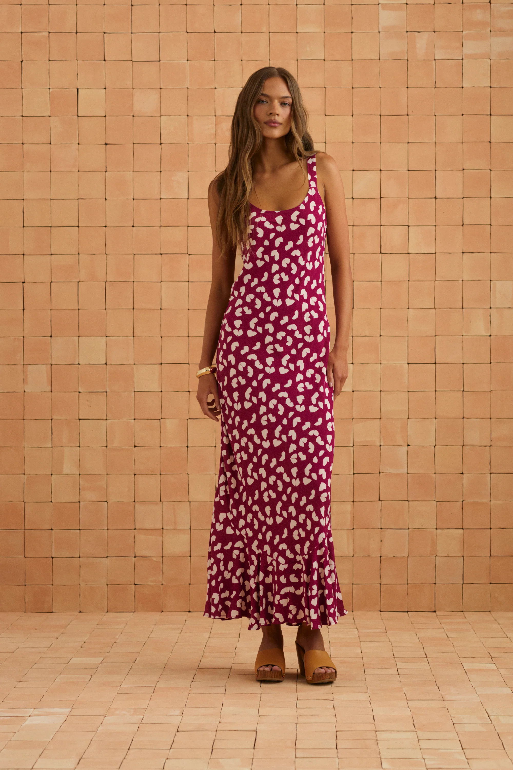 Donna Heels In Tan - Image 3