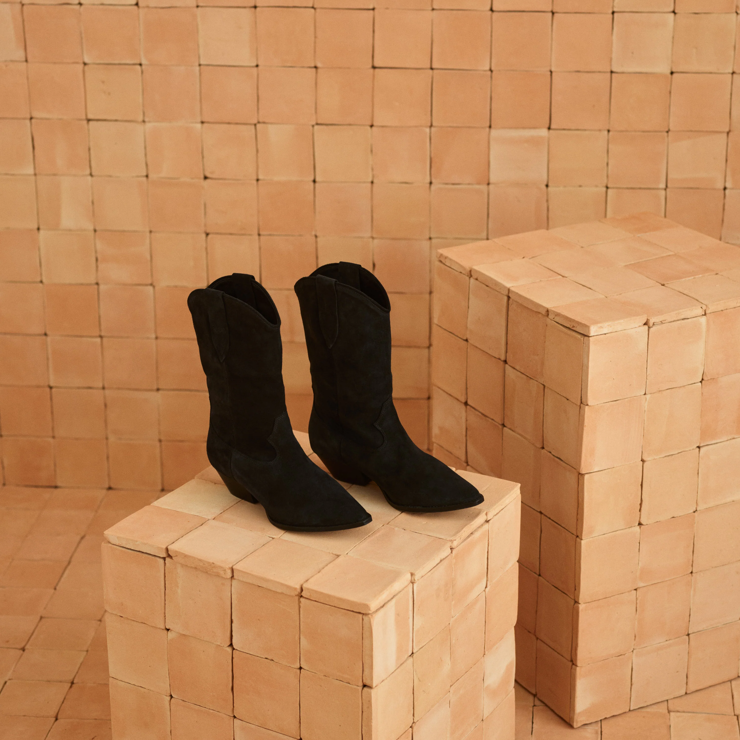 Scarlett Boots In Black - Image 6